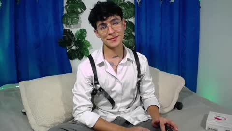 Snapshot of camilo_xcam chatting on 02-05-25, 09:07 CAMILO online show from 02-05-25, 09:07