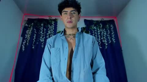 Snapshot of camilo_xcam chatting on 02-18-25, 10:25 CAMILO online show from 02-18-25, 10:25