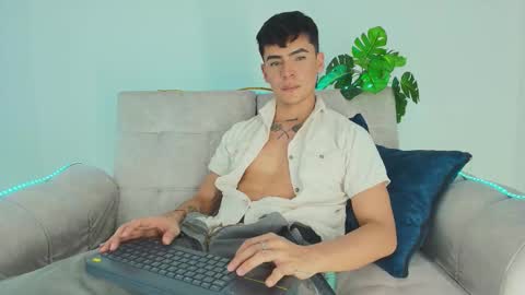 Snapshot of camilo_xcam chatting on 09-16-25, 06:09 CAMILO online show from 09-16-25, 06:09