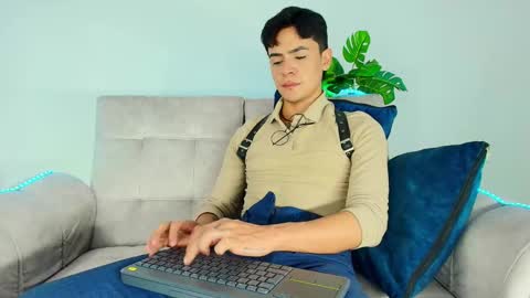 Snapshot of camilo_xcam chatting on 09-24-25, 08:34 CAMILO online show from 09-24-25, 08:34