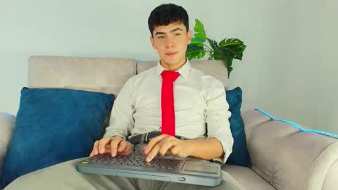 Snapshot of camilo_xcam chatting on 10-01-25, 08:26 CAMILO online show from 10-01-25, 08:26