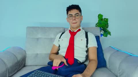 Snapshot of camilo_xcam chatting on 10-10-25, 09:03 CAMILO online show from 10-10-25, 09:03