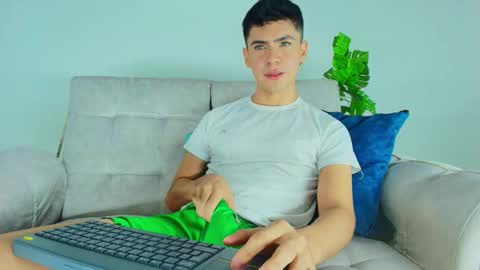 Snapshot of camilo_xcam chatting on 10-12-25, 11:26 CAMILO online show from 10-12-25, 11:26