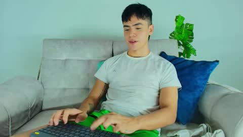 Snapshot of camilo_xcam chatting on 10-13-25, 08:20 CAMILO online show from 10-13-25, 08:20