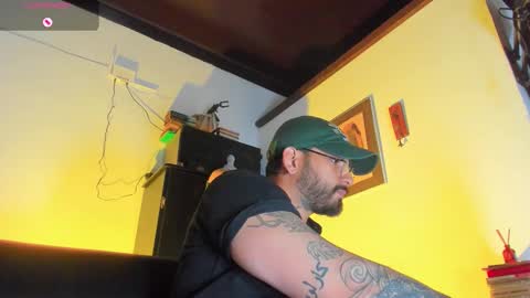 Snapshot of camilomayer chatting on 11-09-25, 01:20 Camilo online show from 11-09-25, 01:20