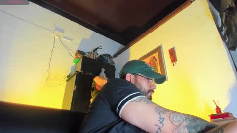 Snapshot of camilomayer chatting on 11-10-25, 04:06 Camilo online show from 11-10-25, 04:06