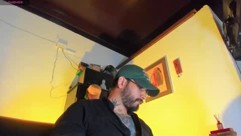 Snapshot of camilomayer chatting on 11-17-25, 02:34 Camilo online show from 11-17-25, 02:34