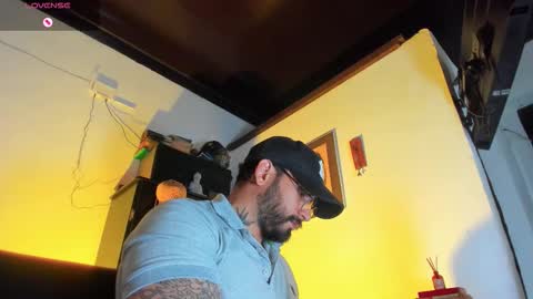 Snapshot of camilomayer chatting on 11-18-25, 01:59 Camilo online show from 11-18-25, 01:59