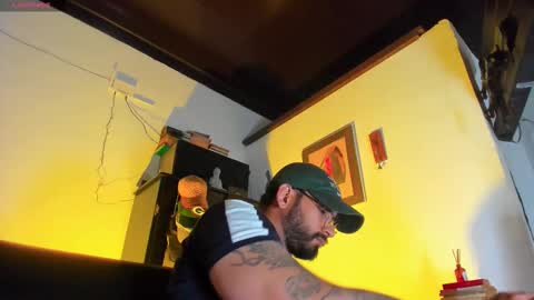 Snapshot of camilomayer chatting on 11-20-25, 02:28 Camilo online show from 11-20-25, 02:28