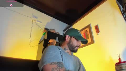 Snapshot of camilomayer chatting on 11-23-25, 01:00 Camilo online show from 11-23-25, 01:00