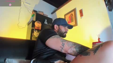 Snapshot of camilomayer chatting on 11-28-25, 04:09 Camilo online show from 11-28-25, 04:09