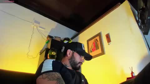 Snapshot of camilomayer chatting on 12-02-25, 03:18 Camilo online show from 12-02-25, 03:18