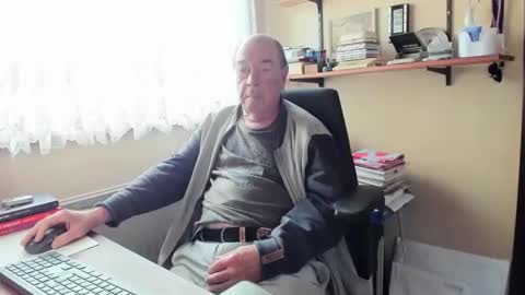 Cammee online show from 10-30-25, 10:49