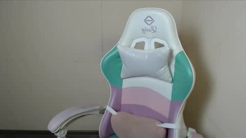 Snapshot of cammila_horn chatting on 10-28-25, 07:01 cammila horn online show from 10-28-25, 07:01