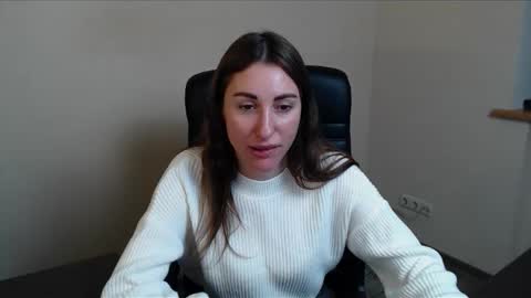 Snapshot of cammila_horn chatting on 11-29-25, 06:22 cammila horn online show from 11-29-25, 06:22