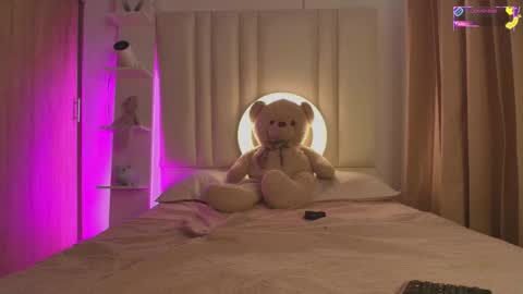 Laura Camila online show from 11-26-25, 04:19