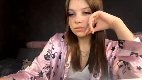 Snapshot of cammyalquicira chatting on 09-24-25, 03:15 Vicky online show from 09-24-25, 03:15