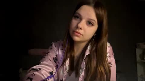 Snapshot of cammyalquicira chatting on 09-25-25, 04:00 Vicky online show from 09-25-25, 04:00