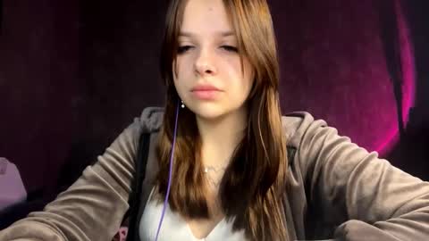 Snapshot of cammyalquicira chatting on 09-26-25, 02:21 Vicky online show from 09-26-25, 02:21