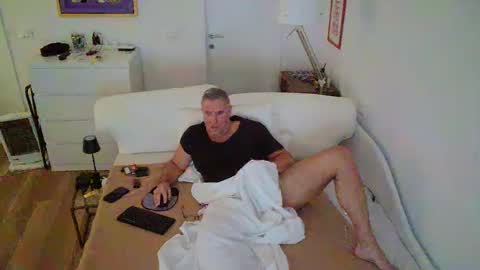 Snapshot of camunication chatting on 02-10-25, 10:09 camunication online show from 02-10-25, 10:09