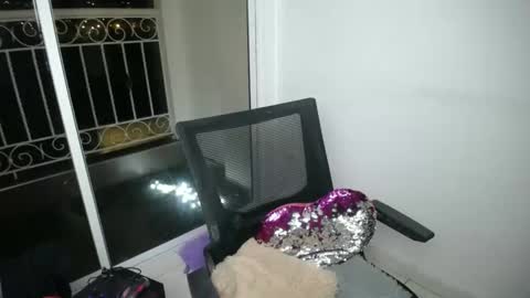 Snapshot of candacesxhot chatting on 02-13-25, 04:22 cumorsmooke online show from 02-13-25, 04:22