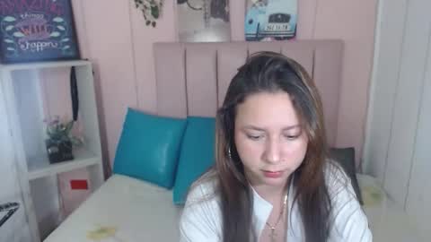 Snapshot of candela_dubout chatting on 10-10-25, 11:20 candela_dubout online show from 10-10-25, 11:20