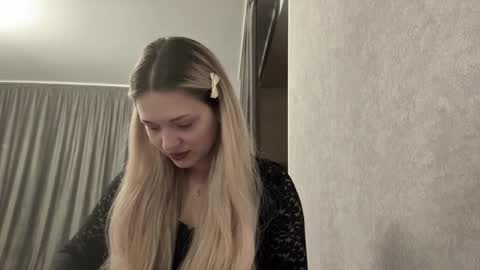 Snapshot of candelariahile chatting on 03-04-26, 02:45 candelariahile online show from 03-04-26, 02:45