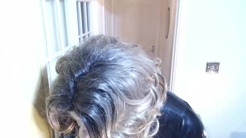 candi smokes online show from 11-23-25, 03:23