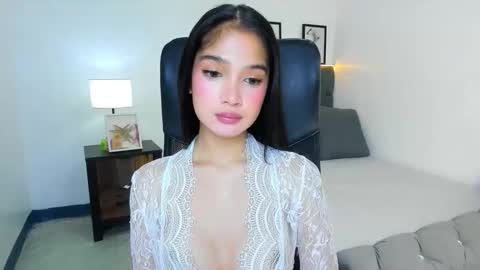 Snapshot of candiceferragamo chatting on 01-07-26, 12:07 candiceferragamo online show from 01-07-26, 12:07