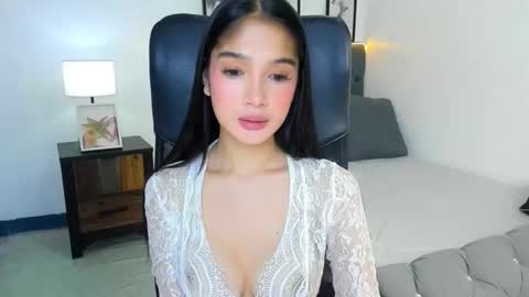 Snapshot of candiceferragamo chatting on 01-10-26, 03:25 candiceferragamo online show from 01-10-26, 03:25