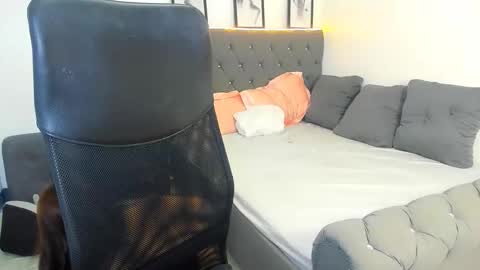 Snapshot of candiceferragamo chatting on 02-12-26, 03:18 candiceferragamo online show from 02-12-26, 03:18