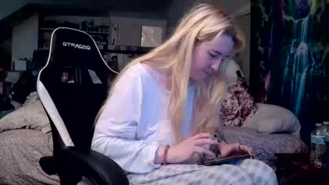 Candi online show from 05-06-26, 10:37