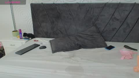 Snapshot of candy_bony chatting on 02-13-25, 01:19 candy_bony online show from 02-13-25, 01:19