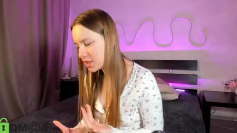 Candy online show from 11-08-25, 01:17