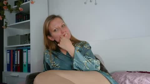 Snapshot of candy_cougar82 chatting on 07-20-26, 07:44 Candy Cougar online show from 07-20-26, 07:44