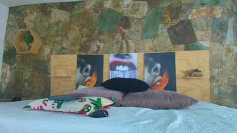 Jolie online show from 11-07-25, 07:36