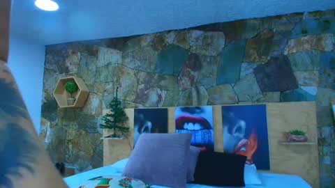 Jolie online show from 11-18-25, 08:24