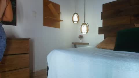 Jolie online show from 04-15-26, 07:43