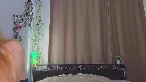 candy_flosse online show from 10-08-25, 08:12