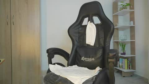 Snapshot of candy_hes chatting on 05-14-26, 07:31 Nickol online show from 05-14-26, 07:31