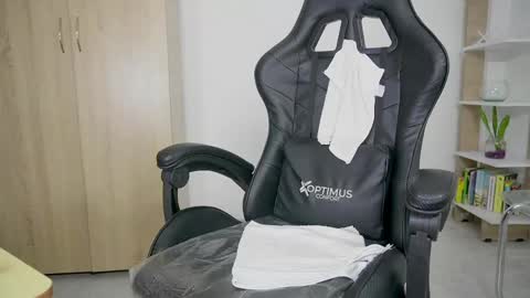 Snapshot of candy_hes chatting on 05-31-26, 07:26 Nickol online show from 05-31-26, 07:26