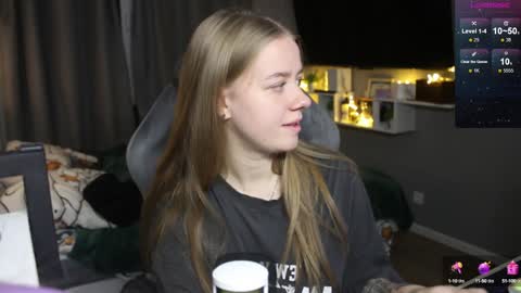 Snapshot of candy_meggie chatting on 12-16-24, 04:38 Megan online show from 12-16-24, 04:38