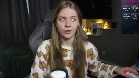 Snapshot of candy_meggie chatting on 12-24-24, 09:17 Megan online show from 12-24-24, 09:17