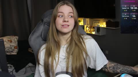 Snapshot of candy_meggie chatting on 01-07-25, 04:27 Megan online show from 01-07-25, 04:27