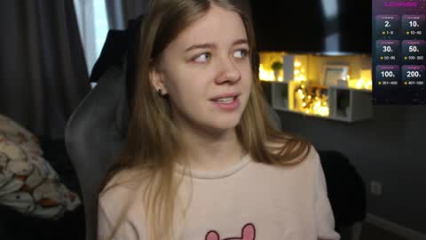 Snapshot of candy_meggie chatting on 01-12-25, 10:56 Megan online show from 01-12-25, 10:56