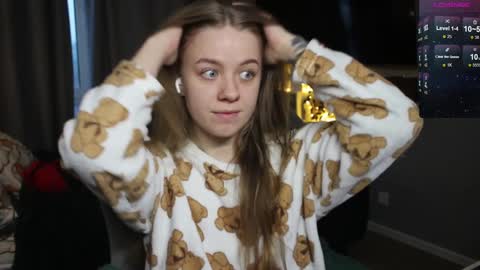 Snapshot of candy_meggie chatting on 01-16-25, 01:04 Megan online show from 01-16-25, 01:04