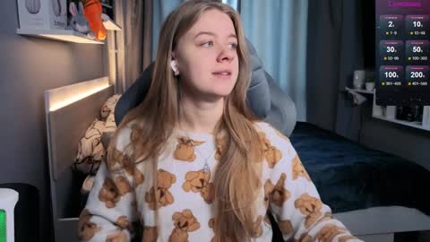 Snapshot of candy_meggie chatting on 02-05-25, 09:04 Megan online show from 02-05-25, 09:04