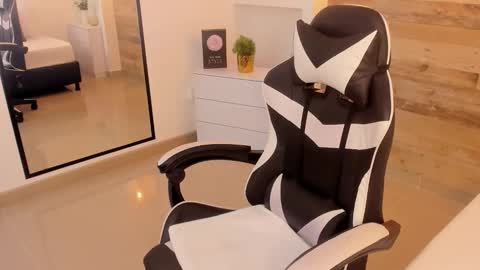 CANDY online show from 03-19-26, 08:24