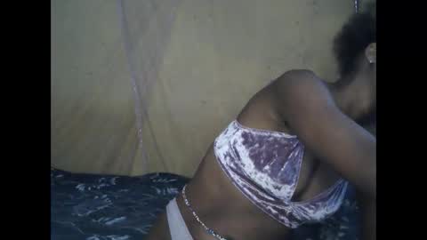 Snapshot of candybrown001 chatting on 09-16-25, 09:43 candybrown001 online show from 09-16-25, 09:43