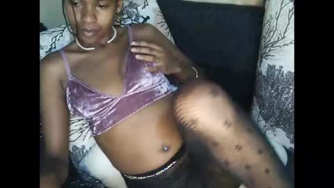 Snapshot of candybrown001 chatting on 10-28-25, 07:05 candybrown001 online show from 10-28-25, 07:05